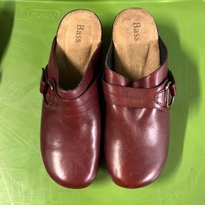NWOT Vintage Bass “Erin” Clogs 🌵8M